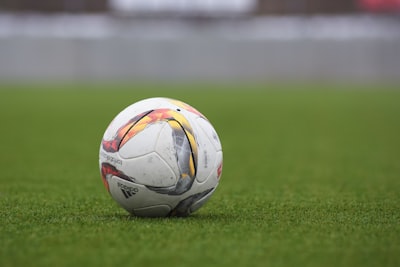 فيديو كليب الحب كالنار يلهب المشاعر بألوانه الجريئة وإيقاعاته المتفجرة
